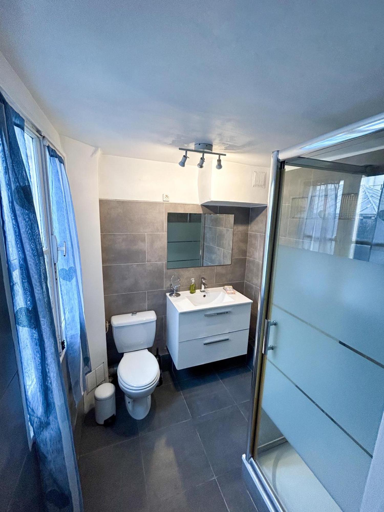 Spacious In Montparnasse Apartment Paris